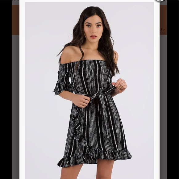 Ruffled Off-Shoulder Dress 💕 - Picture 5 of 8